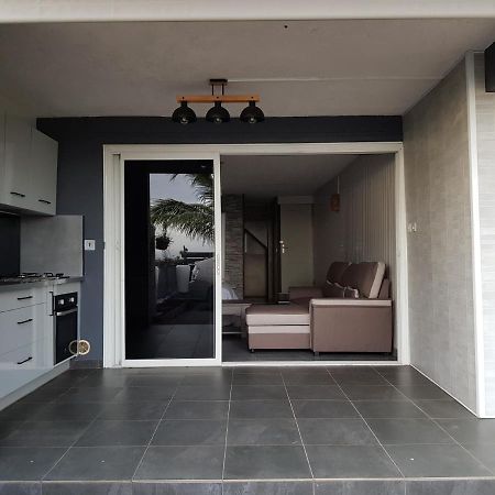 Отель Studio Tres Bon Standing Петит-Иль Экстерьер фото
